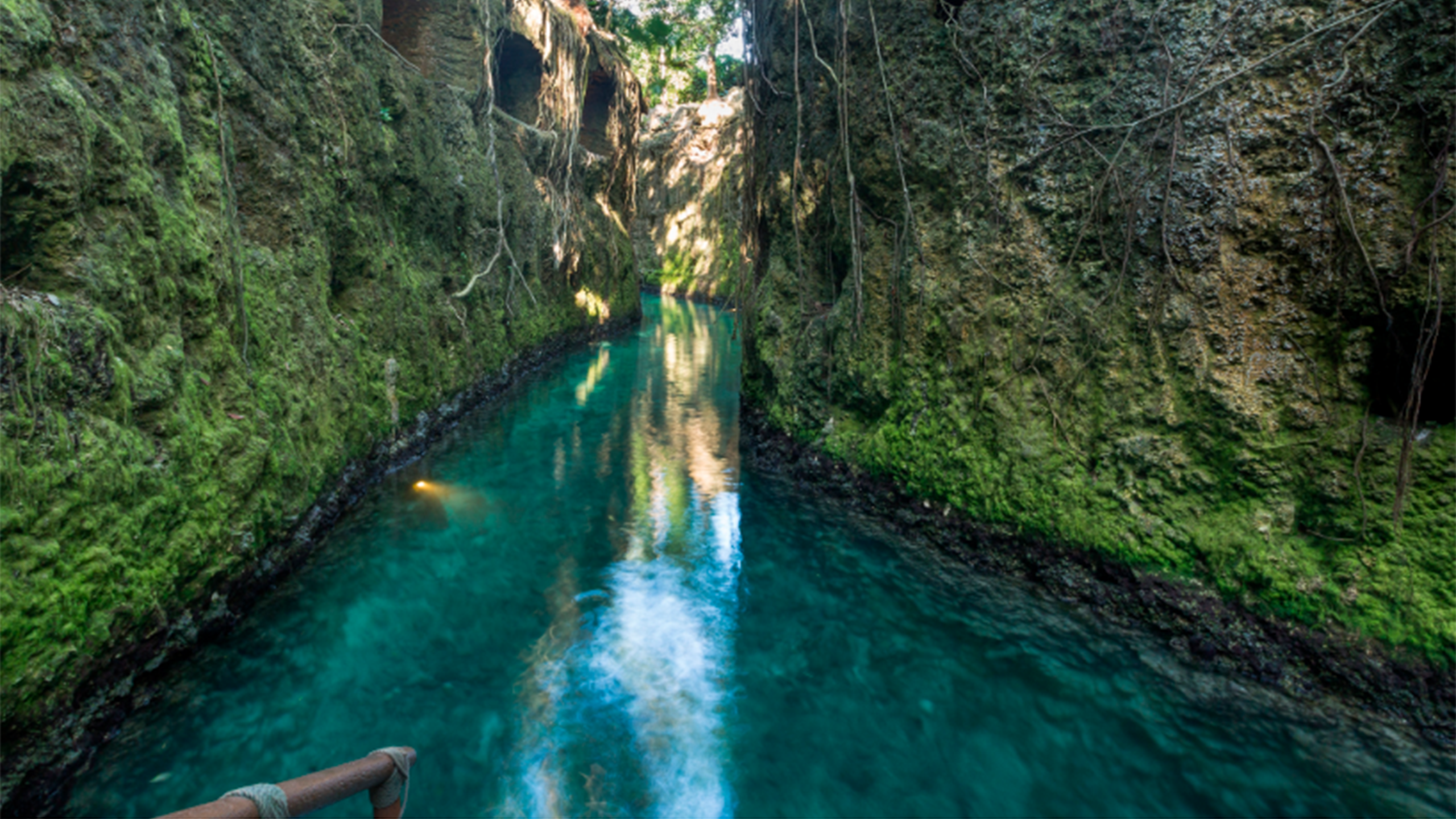 Río subterráneo del parque Xcaret